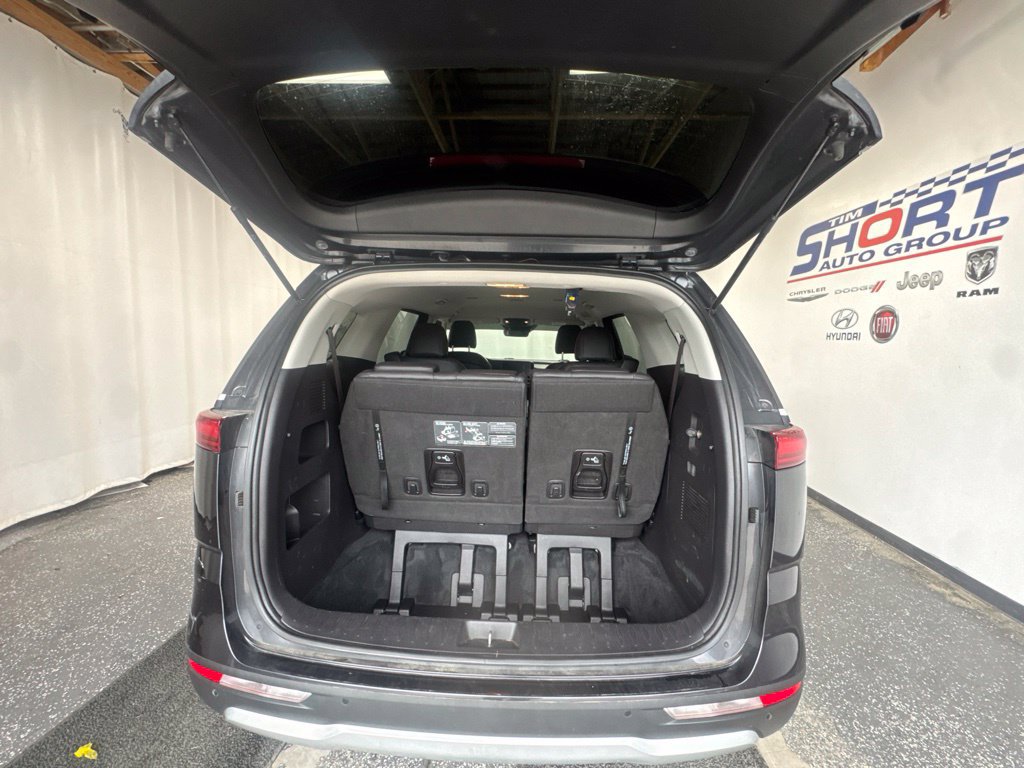 Used 2023 Kia Carnival LX FWD image 9