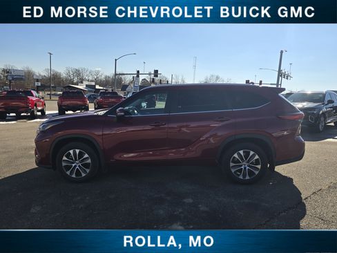 Used 2023 Toyota Highlander XLE image 6