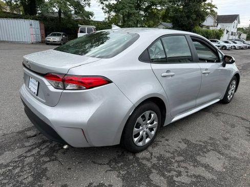 Used 2025 Toyota Corolla LE FWD image 4