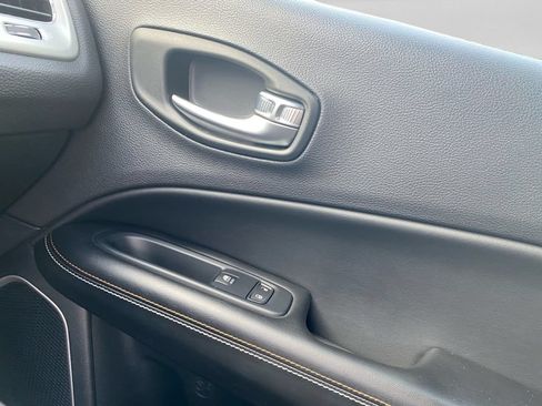 Used 2021 Jeep Compass Latitude w/ Sun and Sound Group FWD image 22