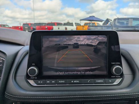 Used 2023 Nissan Rogue SV image 17