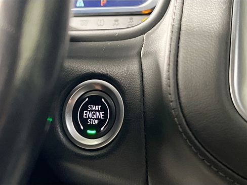 Used 2022 Chevrolet Suburban LT image 24