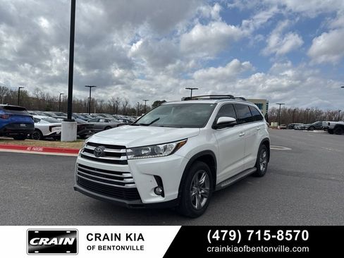 Used 2018 Toyota Highlander Limited Platinum image 2