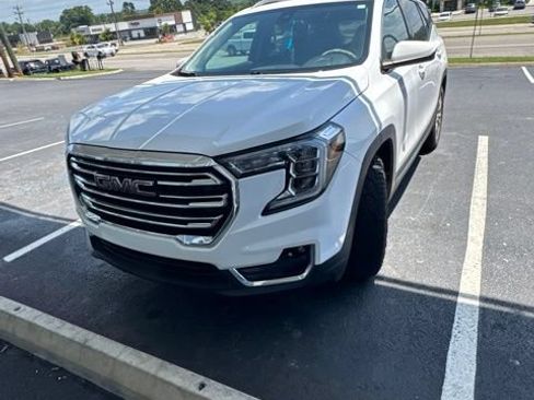 Used 2022 GMC Terrain SLT w/ Infotainment Package II FWD image 3