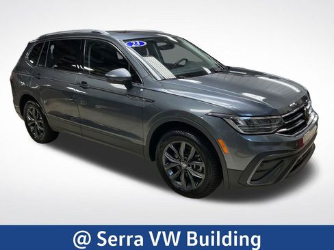 Used 2023 Volkswagen Tiguan SE w/ Panoramic Sunroof Package image 13
