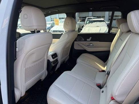 Used 2025 Mercedes-Benz GLS 450 4MATIC image 11