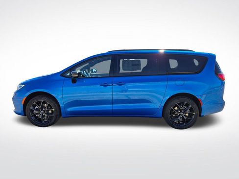 New 2026 Chrysler Pacifica Limited AWD/4WD image 6