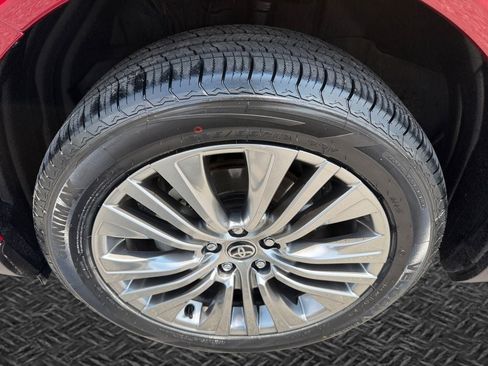 Certified 2023 Toyota Venza Limited AWD/4WD image 11