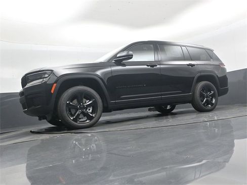 New 2025 Jeep Grand Cherokee L Altitude image 33