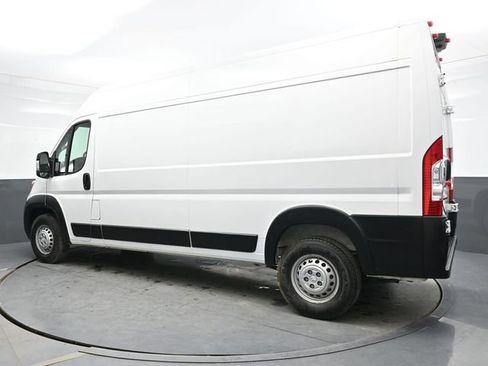 Used 2025 RAM ProMaster 2500 w/ Convenience Group FWD image 4