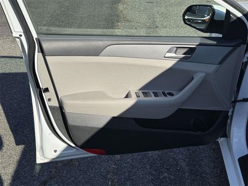 Used 2017 Hyundai Sonata SE image 11