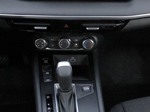 Certified 2025 Nissan Kicks S image 33