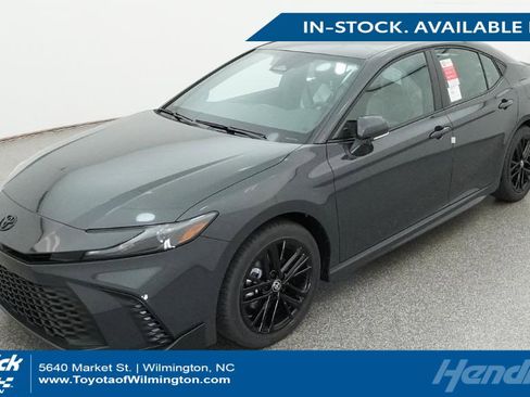 New 2026 Toyota Camry SE FWD image 1
