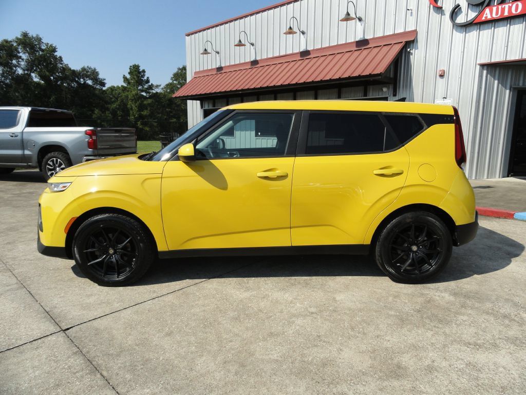 Used 2020 Kia Soul LX FWD image 3