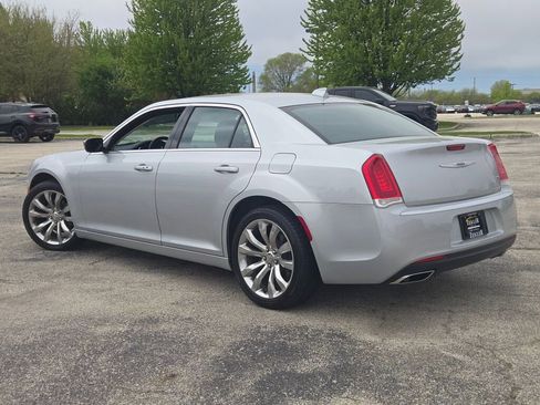 Used 2021 Chrysler 300 Touring w/ Chrome Appearance Package RWD image 14