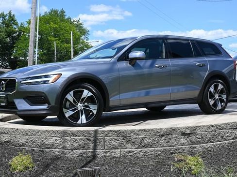 Used 2020 Volvo V60 T5 Cross Country AWD/4WD image 1