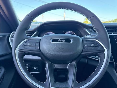 New 2025 Jeep Grand Cherokee L Laredo w/ Luxury Tech Group I image 17