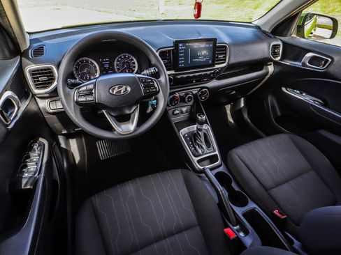 Used 2021 Hyundai Venue SE image 21