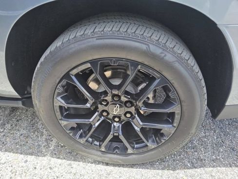 Used 2025 Chevrolet Suburban High Country AWD/4WD image 6