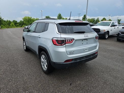 Used 2024 Jeep Compass Latitude AWD/4WD image 5