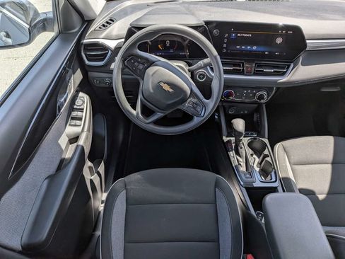 Used 2025 Chevrolet TrailBlazer LT AWD/4WD image 15