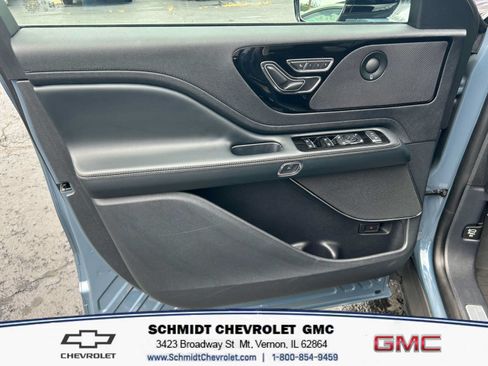 Used 2025 Lincoln Aviator w/ Premium Package w/ Equipment Group 101A AWD/4WD image 24