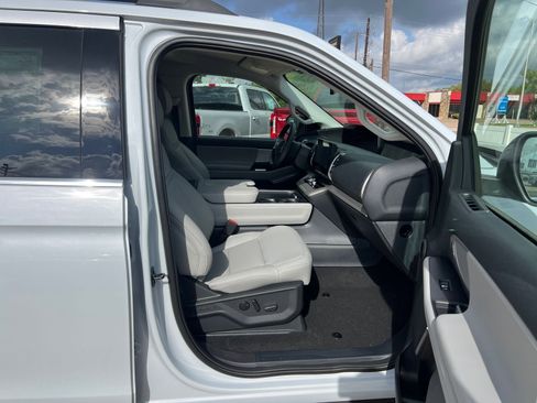 New 2026 Ford Expedition Active RWD image 9