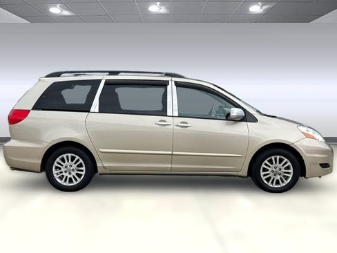 Used 2008 Toyota Sienna LE FWD image 8