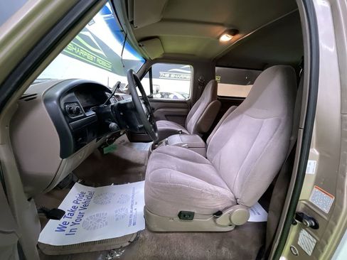 Used 1996 Ford Bronco XLT image 17