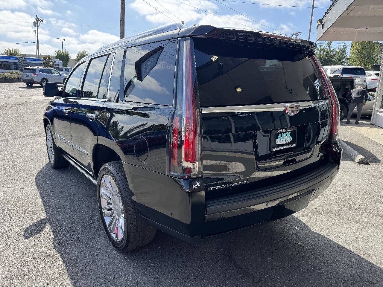 Used 2019 Cadillac Escalade Platinum RWD image 4
