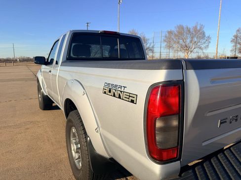 Used 2004 Nissan Frontier XE Desert Runner w/ (VTP) Value Truck Pkg image 11