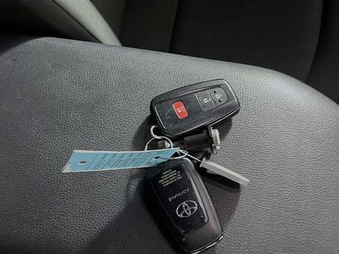 Used 2025 Toyota RAV4 XLE image 36