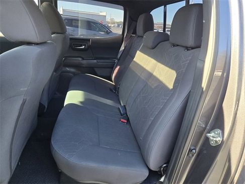 Used 2016 Toyota Tacoma TRD Off-Road image 8