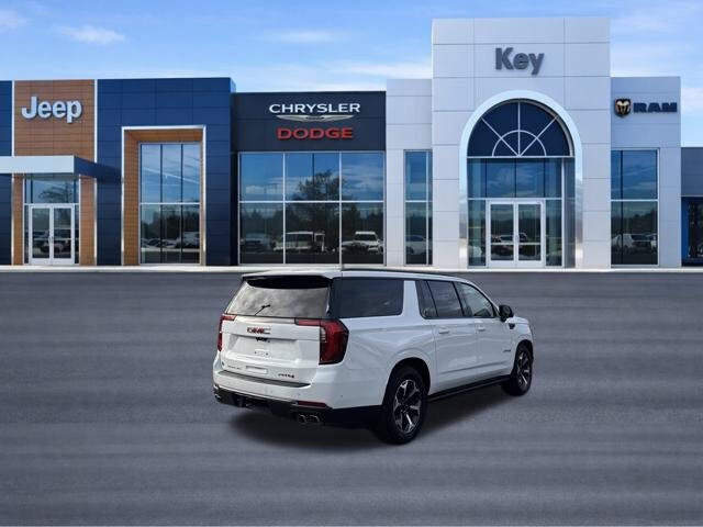 Used 2026 GMC Yukon XL AT4 Ultimate AWD/4WD image 5