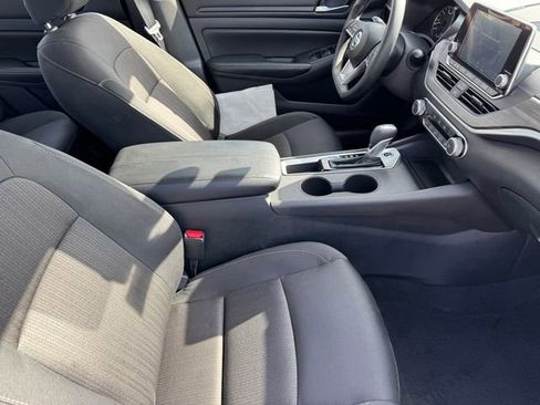 Used 2025 Nissan Altima 2.5 SV image 7