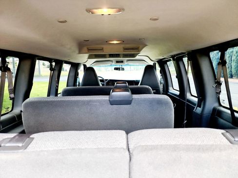 Used 2018 Chevrolet Express 2500 LT w/ LT Preferred Equipment Group image 40