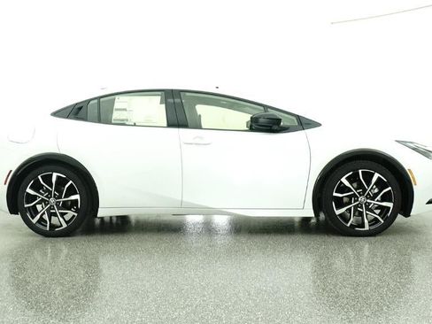 New 2026 Toyota Prius Plug-In Hybrid FWD image 27