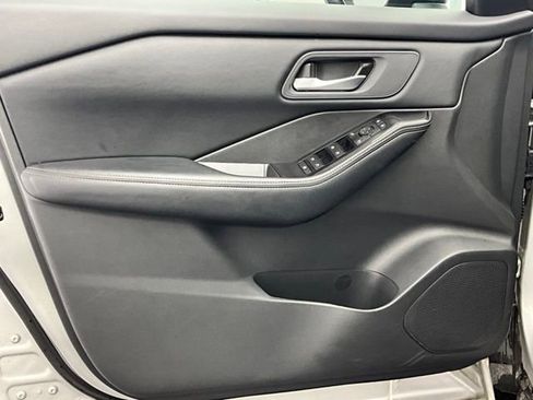 Used 2025 Nissan Rogue SV AWD/4WD image 15
