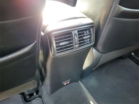 Used 2019 Nissan Rogue SL w/ Premium Package image 19