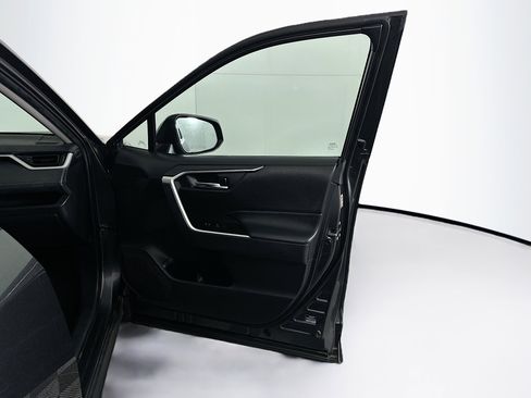 Used 2021 Toyota RAV4 XLE w/ XLE Grade Weather Package image 31