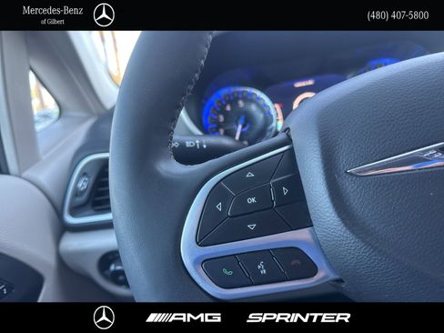 Used 2024 Chrysler Pacifica Touring-L FWD image 29