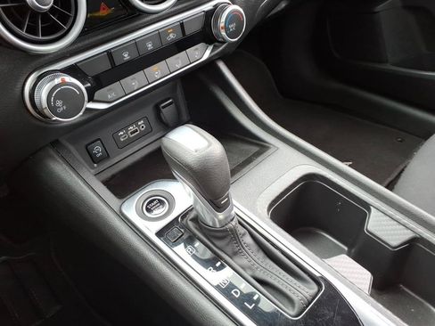 Used 2025 Nissan Sentra SV FWD image 13
