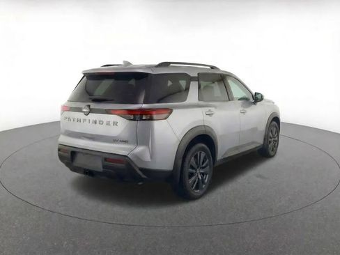 Used 2022 Nissan Pathfinder SV w/ SV Premium Package image 4