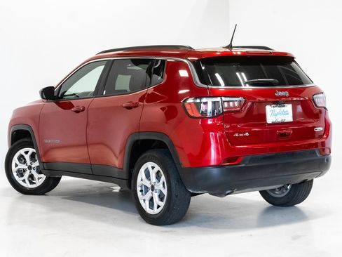Used 2025 Jeep Compass Latitude w/ Sun & Sound Group AWD/4WD image 27