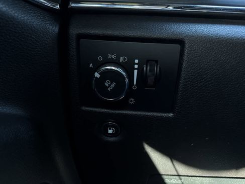 Used 2019 Jeep Grand Cherokee Limited image 21