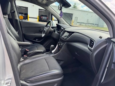 Used 2018 Chevrolet Trax LT w/ LT Convenience Package FWD image 14