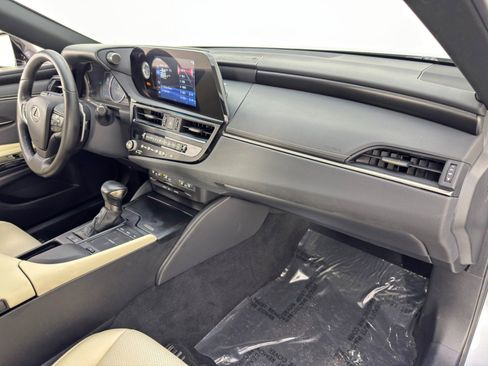 Used 2022 Lexus ES 300h w/ Premium Package image 14