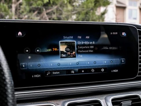 Used 2021 Mercedes-Benz GLS 580 4MATIC image 36