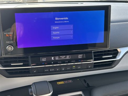 Used 2025 Toyota Sienna XLE w/ XLE Plus Package image 22