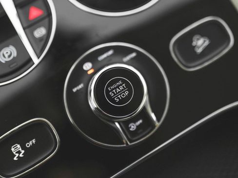 Used 2025 Bentley Bentayga Extended Wheelbase image 45